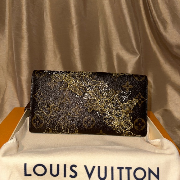 Louis Vuitton Sarah Limited Edition Monogram Dentelle Brown Wallet - Picture 2 of 12